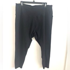 Beyond Yoga Leggings Women’s Cropped Grey black Size 3X Athleisure  yoga